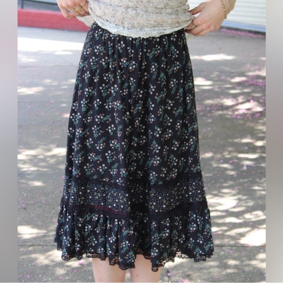 Vintage 70s Jessica's Gunnies/GunneSax Black Floral Lace Trimmed Midi skirt